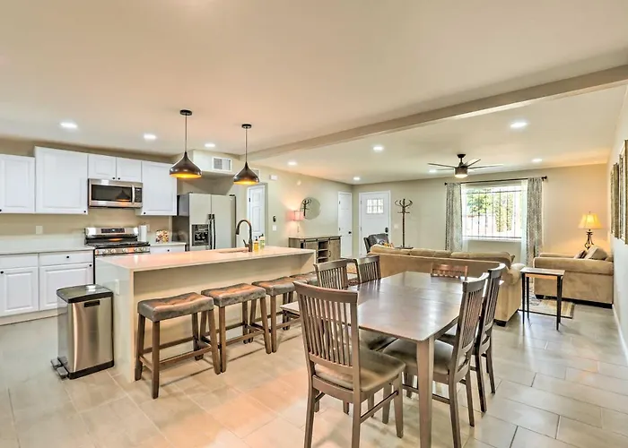 Getaway W/ Private Pool & Gas Grill! Holiday home