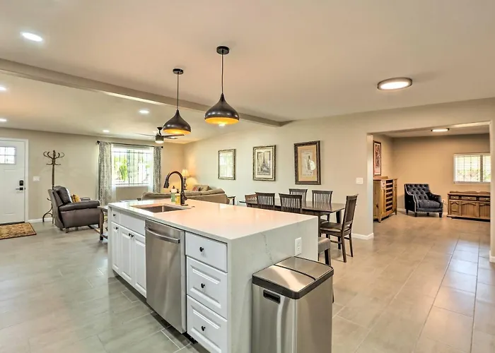 Holiday home Getaway W/ Private Pool & Gas Grill!