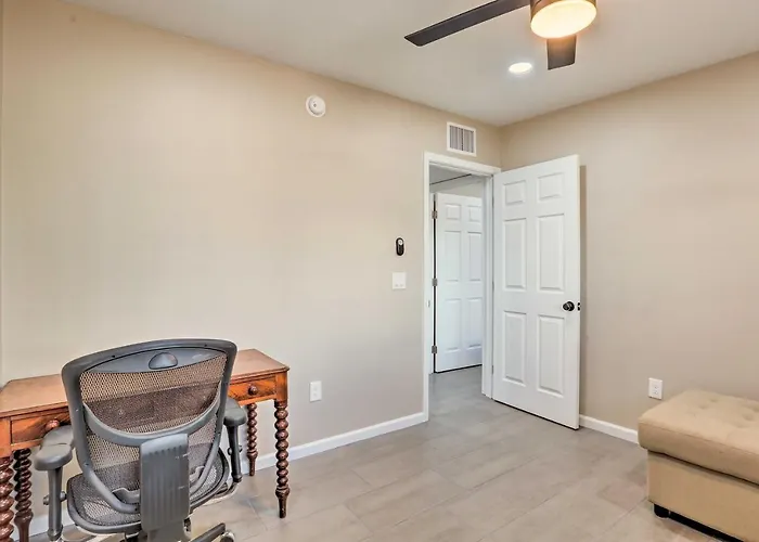 Holiday home Getaway W/ Private Pool & Gas Grill!