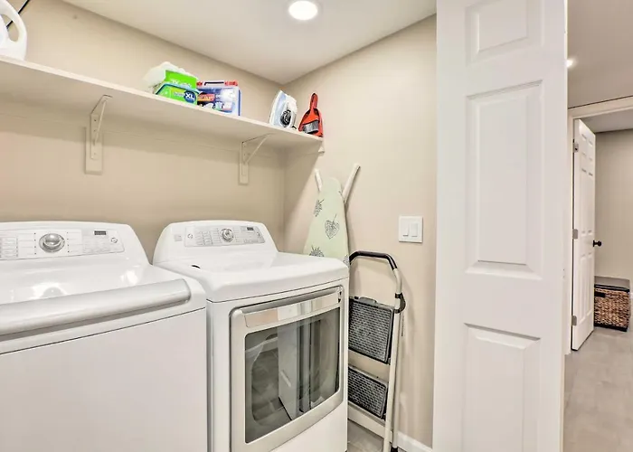 Getaway W/ Private Pool & Gas Grill!