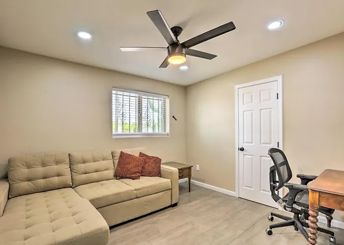 Holiday home Getaway W/ Private Pool & Gas Grill! Tucson